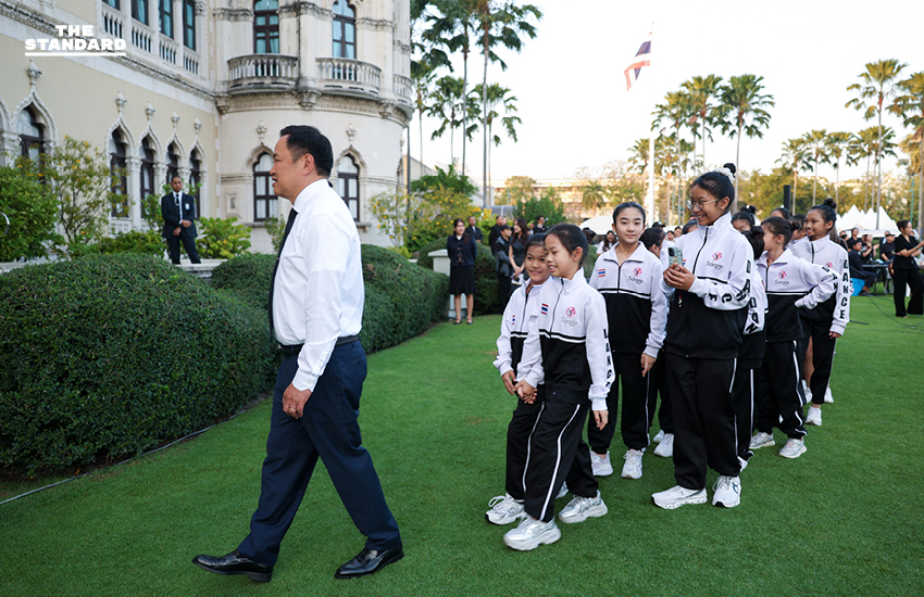 นายกฯ อนุทิน เปิดโอกาสบุตรหลาน ขรก. ทำเนียบรัฐบาล นั่งเก้าอี้นายกฯ ก่อนวันเด็กแห่งชาติ ให้โอวาทขอให้เติบโตมีคุณภาพ นำความรู้มารับใช้ชาติบ้านเมือง 2