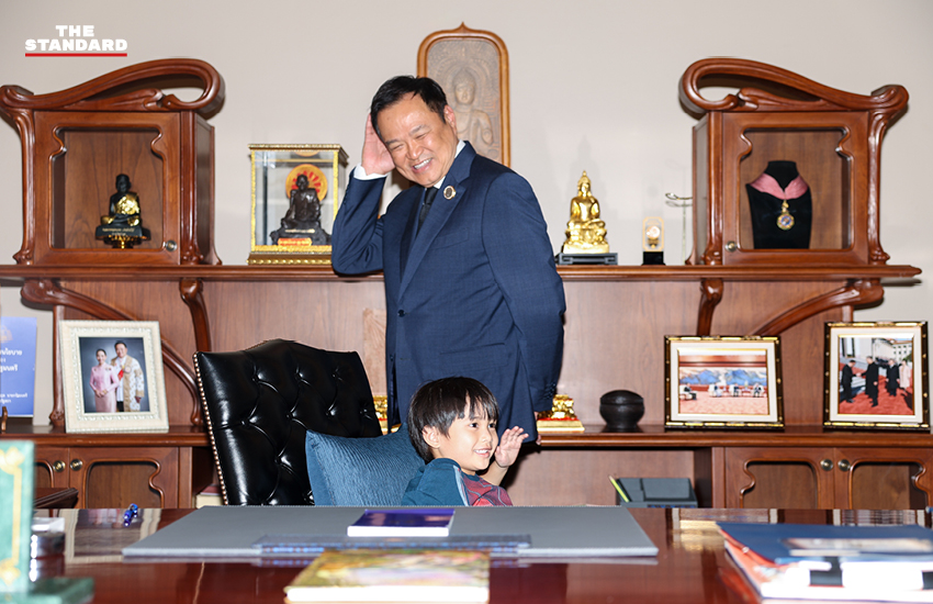 นายกฯ อนุทิน เปิดโอกาสบุตรหลาน ขรก. ทำเนียบรัฐบาล นั่งเก้าอี้นายกฯ ก่อนวันเด็กแห่งชาติ ให้โอวาทขอให้เติบโตมีคุณภาพ นำความรู้มารับใช้ชาติบ้านเมือง 6