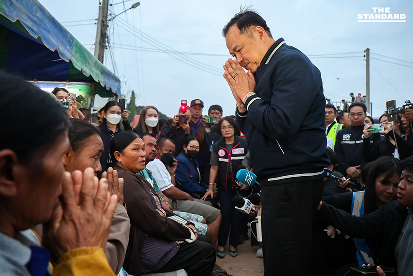 นายกรัฐมนตรีลงพื้นที่ โคราช สั่งเยียวยาขั้นสูงสุดเหตุเครนถล่มทับรถไฟด่วนพิเศษ กำชับ รฟท. สรุปผลสอบใน 15 วัน 4