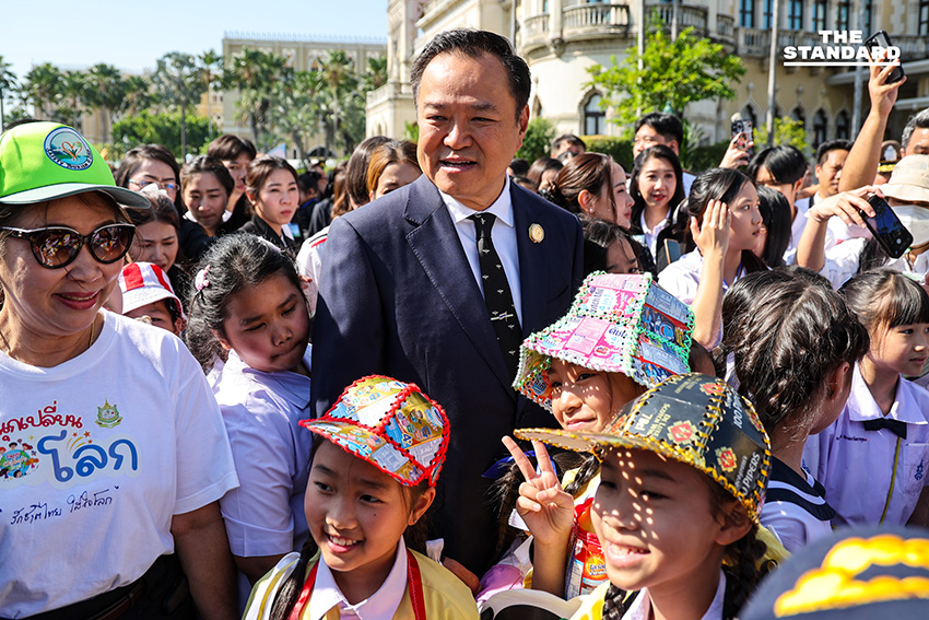 นายกฯ ร้องเพลงชาติ-เล่นเกม **Roblox** เปิดงาน **วันเด็ก 2569** ให้โอวาท **เด็กไทย** ต้องเคารพ **กติกาโลก** ด้วยไม่ใช่แค่เคารพ **กฎหมายไทย** ร่วมเป็นคอนดักเตอร์ **AC Band** 11