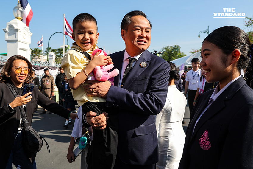 นายกฯ ร้องเพลงชาติ-เล่นเกม **Roblox** เปิดงาน **วันเด็ก 2569** ให้โอวาท **เด็กไทย** ต้องเคารพ **กติกาโลก** ด้วยไม่ใช่แค่เคารพ **กฎหมายไทย** ร่วมเป็นคอนดักเตอร์ **AC Band** 2