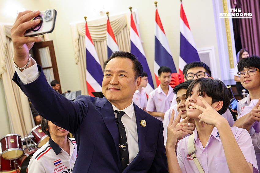 นายกฯ ร้องเพลงชาติ-เล่นเกม **Roblox** เปิดงาน **วันเด็ก 2569** ให้โอวาท **เด็กไทย** ต้องเคารพ **กติกาโลก** ด้วยไม่ใช่แค่เคารพ **กฎหมายไทย** ร่วมเป็นคอนดักเตอร์ **AC Band** 5