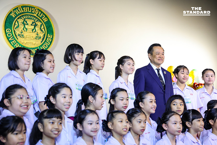 นายกฯ ร้องเพลงชาติ-เล่นเกม **Roblox** เปิดงาน **วันเด็ก 2569** ให้โอวาท **เด็กไทย** ต้องเคารพ **กติกาโลก** ด้วยไม่ใช่แค่เคารพ **กฎหมายไทย** ร่วมเป็นคอนดักเตอร์ **AC Band** 7