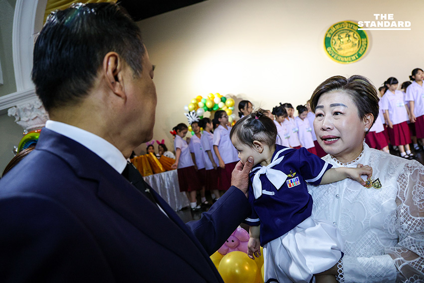 นายกฯ ร้องเพลงชาติ-เล่นเกม **Roblox** เปิดงาน **วันเด็ก 2569** ให้โอวาท **เด็กไทย** ต้องเคารพ **กติกาโลก** ด้วยไม่ใช่แค่เคารพ **กฎหมายไทย** ร่วมเป็นคอนดักเตอร์ **AC Band** 8