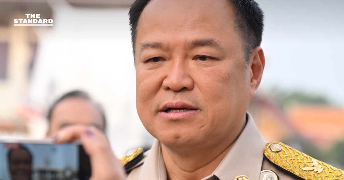 นายกรัฐมนตรีให้สัมภาษณ์สื่อมวลชนที่วัดราชบพิธสถิตมหาสีมาราม