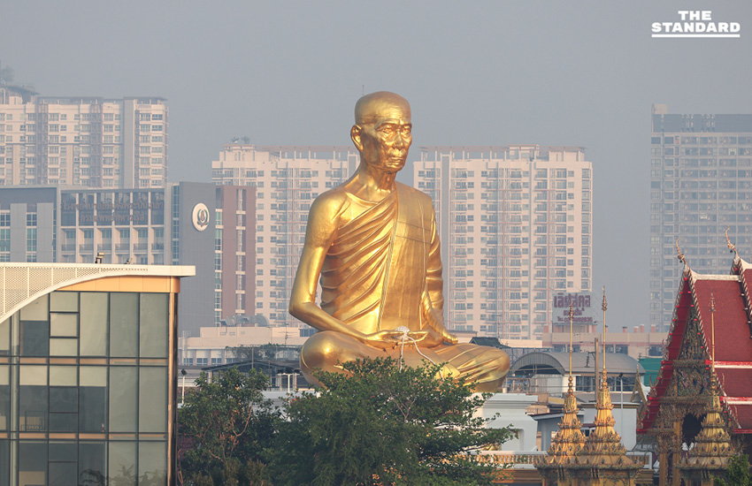 The provided headline already follows the Khaosod/Thairath spacing rule. There are no instances where a proper noun immediately follows a verb, which would require an added space. Heres the original headline again, with no changes needed based on the specified rule: ฝุ่นPM 2.5 กทม. เช้านี้เกินมาตรฐานทุกพื้นที่ ‘บางรัก-ปทุมวัน-สาทร’ อยู่ระดับสีแดง เข้าเกณฑ์มีผลกระทบต่อสุขภาพ 2