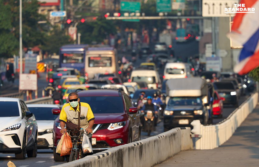 The provided headline already follows the Khaosod/Thairath spacing rule. There are no instances where a proper noun immediately follows a verb, which would require an added space. Heres the original headline again, with no changes needed based on the specified rule: ฝุ่นPM 2.5 กทม. เช้านี้เกินมาตรฐานทุกพื้นที่ ‘บางรัก-ปทุมวัน-สาทร’ อยู่ระดับสีแดง เข้าเกณฑ์มีผลกระทบต่อสุขภาพ 6