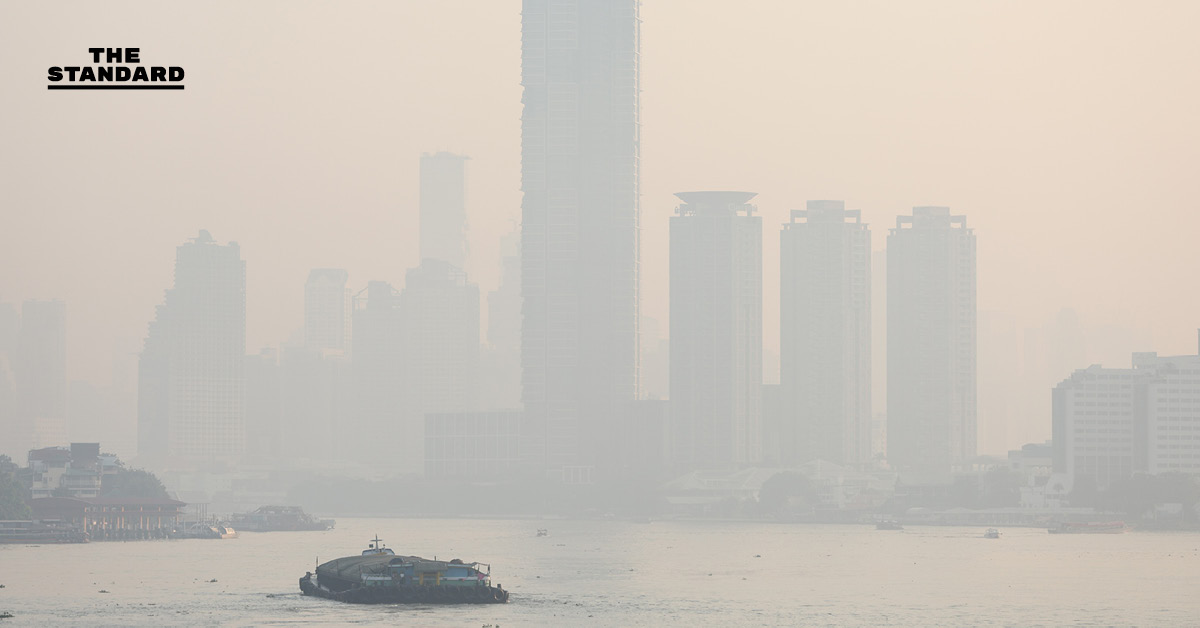 The provided headline already follows the Khaosod/Thairath spacing rule. There are no instances where a proper noun immediately follows a verb, which would require an added space. Heres the original headline again, with no changes needed based on the specified rule: ฝุ่นPM 2.5 กทม. เช้านี้เกินมาตรฐานทุกพื้นที่ ‘บางรัก-ปทุมวัน-สาทร’ อยู่ระดับสีแดง เข้าเกณฑ์มีผลกระทบต่อสุขภาพ