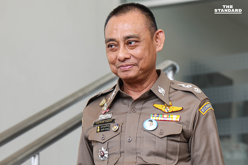 พล.ต.ต.จรูญเกียรติ หอบสำนวนหมื่นหน้า ยื่น ป.ป.ช. ฟัน 6 ราย เอี่ยวสินบน-ค้านกรรมการร่วมสอบ ให้กำลังใจ พล.ต.อ.สุรเชษฐ์ สู้คดี 2