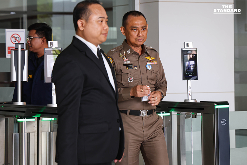 พล.ต.ต.จรูญเกียรติ หอบสำนวนหมื่นหน้า ยื่น ป.ป.ช. ฟัน 6 ราย เอี่ยวสินบน-ค้านกรรมการร่วมสอบ ให้กำลังใจ พล.ต.อ.สุรเชษฐ์ สู้คดี 3