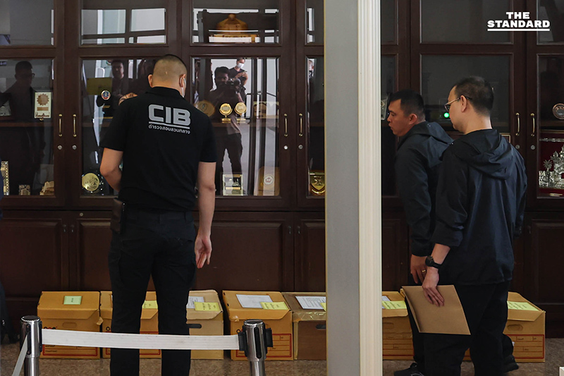 พล.ต.ต.จรูญเกียรติ หอบสำนวนหมื่นหน้า ยื่น ป.ป.ช. ฟัน 6 ราย เอี่ยวสินบน-ค้านกรรมการร่วมสอบ ให้กำลังใจ พล.ต.อ.สุรเชษฐ์ สู้คดี 4