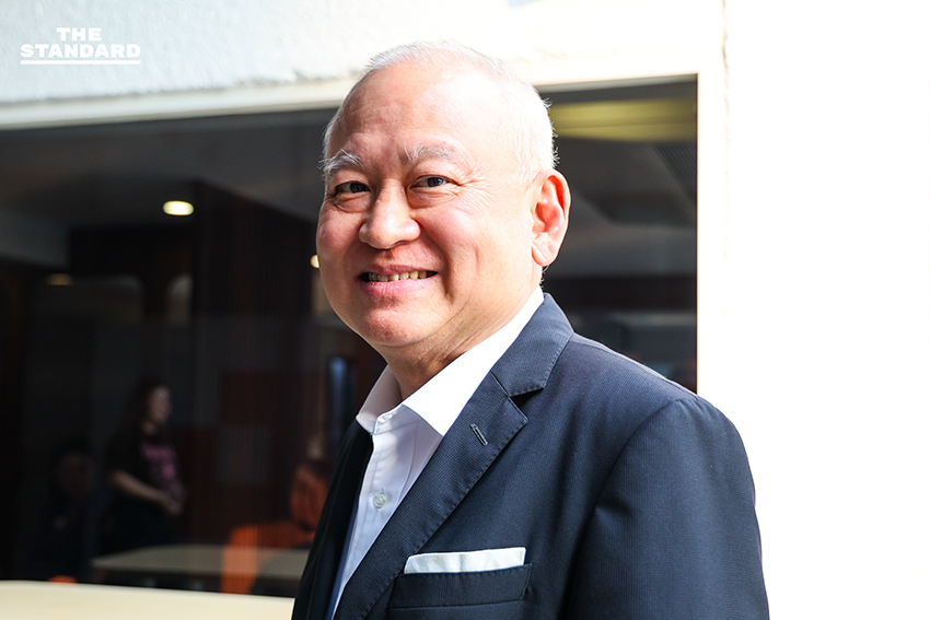 Based on the specific rule provided (add a space before proper nouns that follow a verb): 1. The verb in the headline is เริ่ม (start/begin). 2. The word following เริ่ม is เวทีแรก (first stage/forum), which is a common noun phrase, not a proper noun. 3. POLICY BATTLE is a proper noun, but it follows เวทีแรก (a noun phrase), not a verb. 4. THE STANDARD is a proper noun, but it follows ที่ (a preposition), not a verb. Since no proper noun in the headline directly follows a verb, the rule for adding a space does not apply here. The headline already has spaces before POLICY BATTLE and THE STANDARD, but these are not mandated by the specific follow a verb condition. As the instruction is to add a space under a specific condition, and not to remove spaces, the headline remains unchanged. **บรรยากาศก่อนเริ่มเวทีแรก POLICY BATTLE ทางออกเศรษฐกิจไทย ที่ THE STANDARD** 13