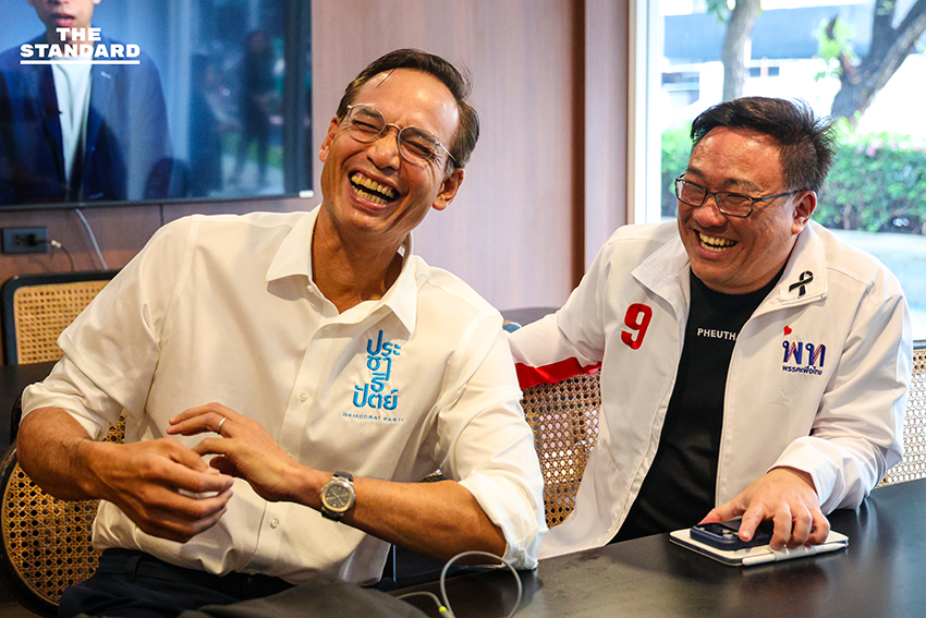 Based on the specific rule provided (add a space before proper nouns that follow a verb): 1. The verb in the headline is เริ่ม (start/begin). 2. The word following เริ่ม is เวทีแรก (first stage/forum), which is a common noun phrase, not a proper noun. 3. POLICY BATTLE is a proper noun, but it follows เวทีแรก (a noun phrase), not a verb. 4. THE STANDARD is a proper noun, but it follows ที่ (a preposition), not a verb. Since no proper noun in the headline directly follows a verb, the rule for adding a space does not apply here. The headline already has spaces before POLICY BATTLE and THE STANDARD, but these are not mandated by the specific follow a verb condition. As the instruction is to add a space under a specific condition, and not to remove spaces, the headline remains unchanged. **บรรยากาศก่อนเริ่มเวทีแรก POLICY BATTLE ทางออกเศรษฐกิจไทย ที่ THE STANDARD** 2