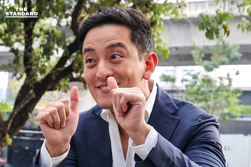 Based on the specific rule provided (add a space before proper nouns that follow a verb): 1. The verb in the headline is เริ่ม (start/begin). 2. The word following เริ่ม is เวทีแรก (first stage/forum), which is a common noun phrase, not a proper noun. 3. POLICY BATTLE is a proper noun, but it follows เวทีแรก (a noun phrase), not a verb. 4. THE STANDARD is a proper noun, but it follows ที่ (a preposition), not a verb. Since no proper noun in the headline directly follows a verb, the rule for adding a space does not apply here. The headline already has spaces before POLICY BATTLE and THE STANDARD, but these are not mandated by the specific follow a verb condition. As the instruction is to add a space under a specific condition, and not to remove spaces, the headline remains unchanged. **บรรยากาศก่อนเริ่มเวทีแรก POLICY BATTLE ทางออกเศรษฐกิจไทย ที่ THE STANDARD** 3