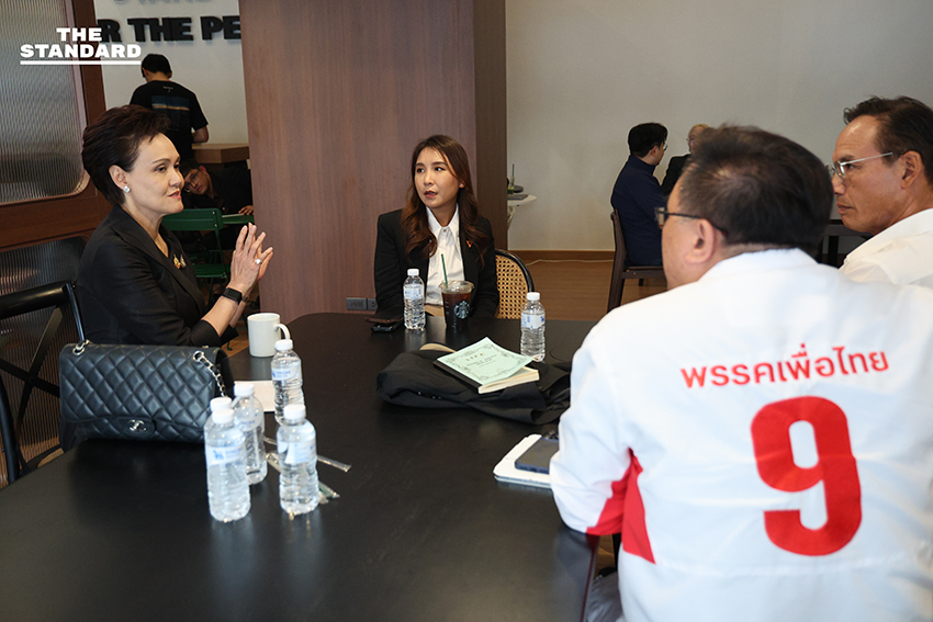 Based on the specific rule provided (add a space before proper nouns that follow a verb): 1. The verb in the headline is เริ่ม (start/begin). 2. The word following เริ่ม is เวทีแรก (first stage/forum), which is a common noun phrase, not a proper noun. 3. POLICY BATTLE is a proper noun, but it follows เวทีแรก (a noun phrase), not a verb. 4. THE STANDARD is a proper noun, but it follows ที่ (a preposition), not a verb. Since no proper noun in the headline directly follows a verb, the rule for adding a space does not apply here. The headline already has spaces before POLICY BATTLE and THE STANDARD, but these are not mandated by the specific follow a verb condition. As the instruction is to add a space under a specific condition, and not to remove spaces, the headline remains unchanged. **บรรยากาศก่อนเริ่มเวทีแรก POLICY BATTLE ทางออกเศรษฐกิจไทย ที่ THE STANDARD** 6