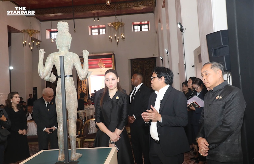 รมว.วธ. รับมอบ 4 ประติมากรรมสำริดกลุ่มประโคนชัย อายุกว่า 1,200 ปี คืนสู่มาตุภูมิ หลังทวงคืนสำเร็จจากสหรัฐฯ 5