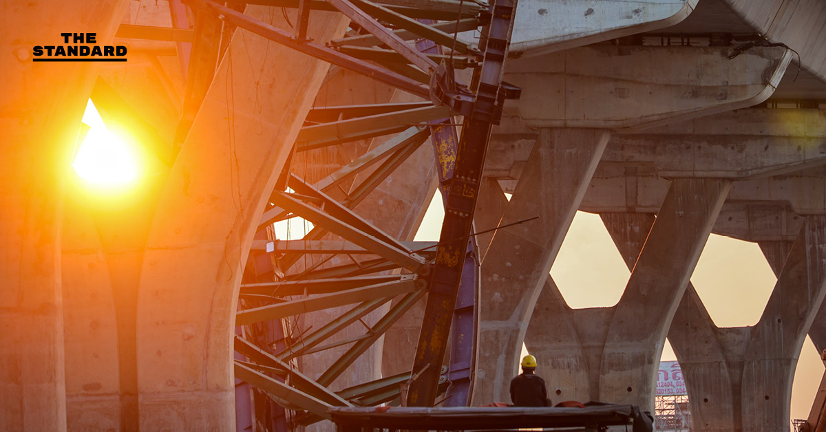 โศกนาฏกรรม พระราม 2 เครนยักษ์พังถล่มทับรถประชาชน เจ้าหน้าที่ระดมเครื่องจักรหนักกู้ซากและตรวจสอบมาตรฐานความปลอดภัย