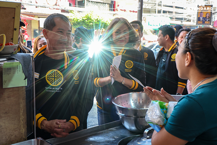 พล.อ.รังษี นำพรรคเศรษฐกิจเปิดแคมเปญ “#กทมทุจริตเท่ากับประหาร” ขอคะแนนพื้นที่เยาวราช 2