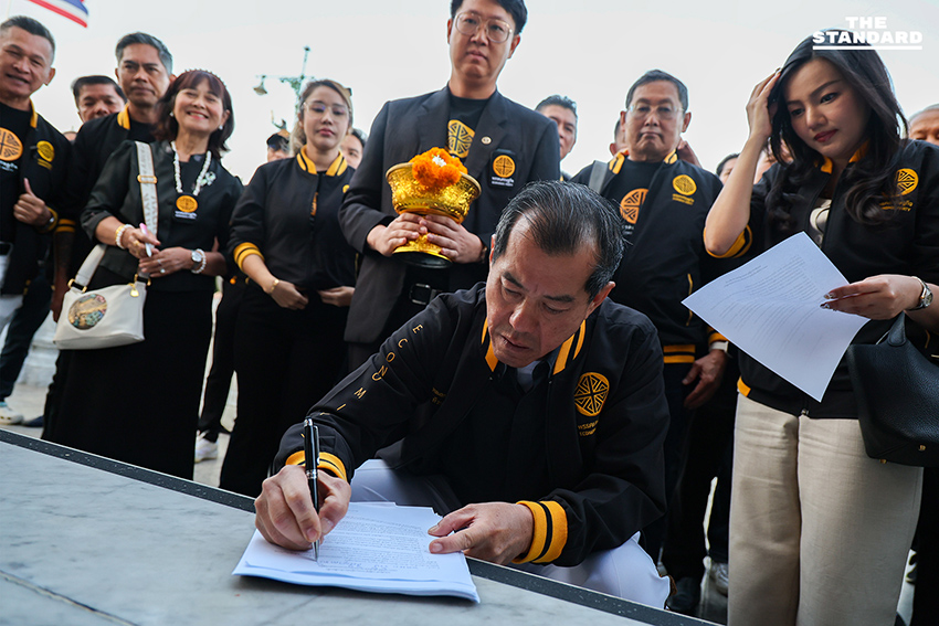 พล.อ.รังษี นำ พรรคเศรษฐกิจ สาบาน ศาลหลักเมือง ไม่โกง-ไม่หนุนทุนสีเทา หากผิดสัญญาพร้อมลาออก 3