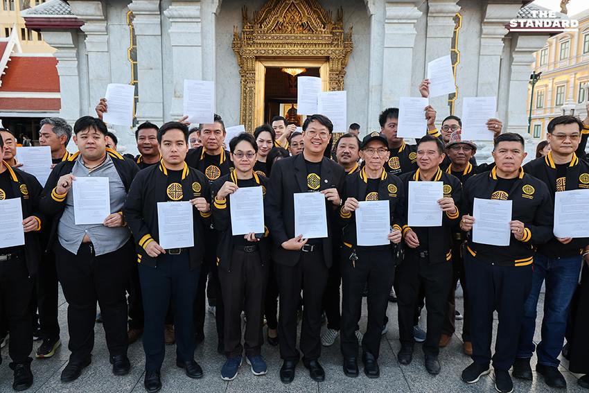 พล.อ.รังษี นำ พรรคเศรษฐกิจ สาบาน ศาลหลักเมือง ไม่โกง-ไม่หนุนทุนสีเทา หากผิดสัญญาพร้อมลาออก 4