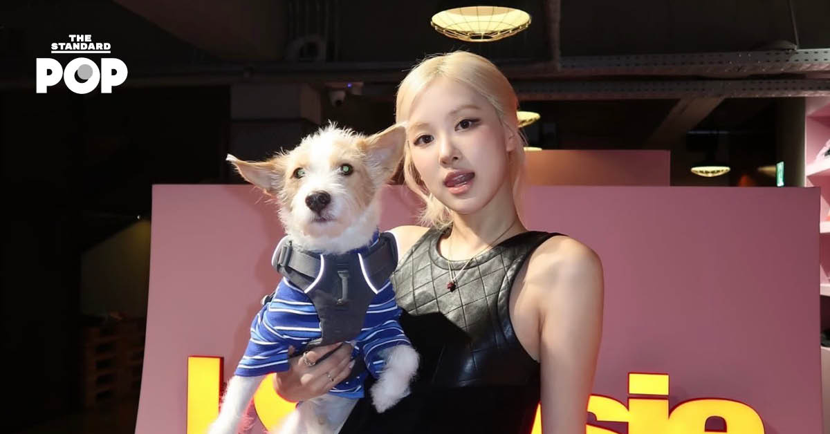 ภาพ ROSÉ ศิลปินสาวชื่อดัง ขณะให้สัมภาษณ์ถึงความรู้สึกที่ได้เข้าชิงรางวัล GRAMMY