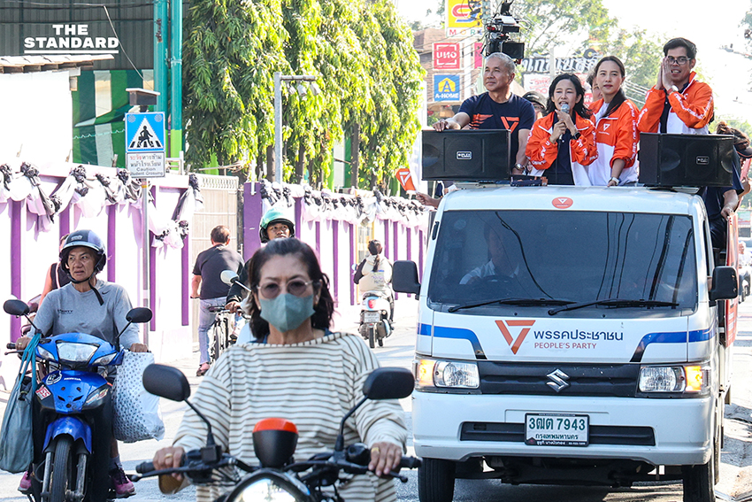 ‘รักชนก’ พร้อม ‘น.ท. กิตติพงษ์’ เยือน สายไหม ช่วย ‘ศศินันท์’ หาเสียง ย้ำ พรรคประชาชนเคียงข้างทหารชั้นผู้น้อย 13