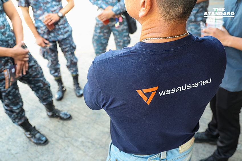 ‘รักชนก’ พร้อม ‘น.ท. กิตติพงษ์’ เยือน สายไหม ช่วย ‘ศศินันท์’ หาเสียง ย้ำ พรรคประชาชนเคียงข้างทหารชั้นผู้น้อย 14