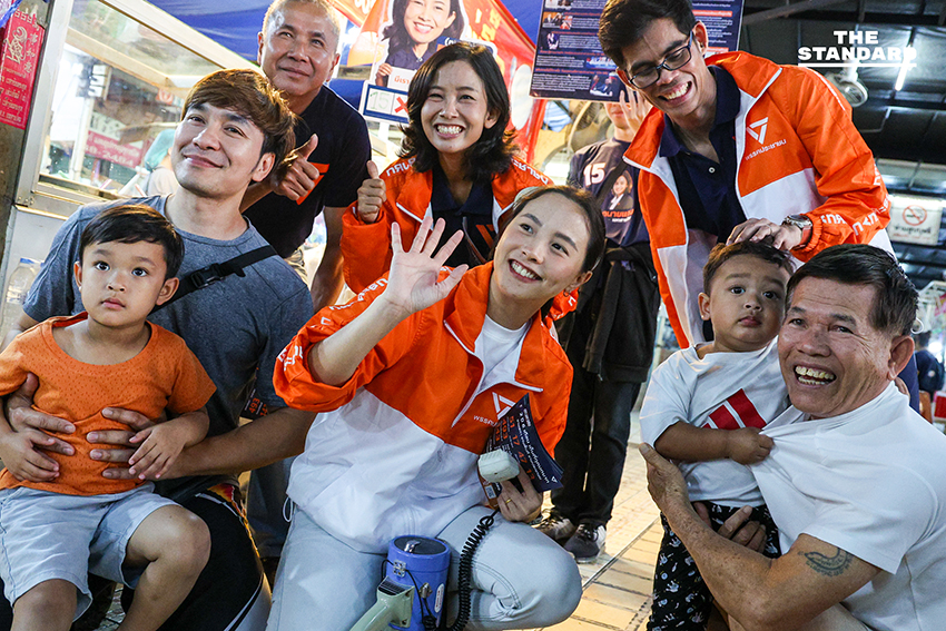 ‘รักชนก’ พร้อม ‘น.ท. กิตติพงษ์’ เยือน สายไหม ช่วย ‘ศศินันท์’ หาเสียง ย้ำ พรรคประชาชนเคียงข้างทหารชั้นผู้น้อย 7