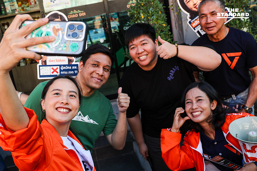 ‘รักชนก’ พร้อม ‘น.ท. กิตติพงษ์’ เยือน สายไหม ช่วย ‘ศศินันท์’ หาเสียง ย้ำ พรรคประชาชนเคียงข้างทหารชั้นผู้น้อย 9