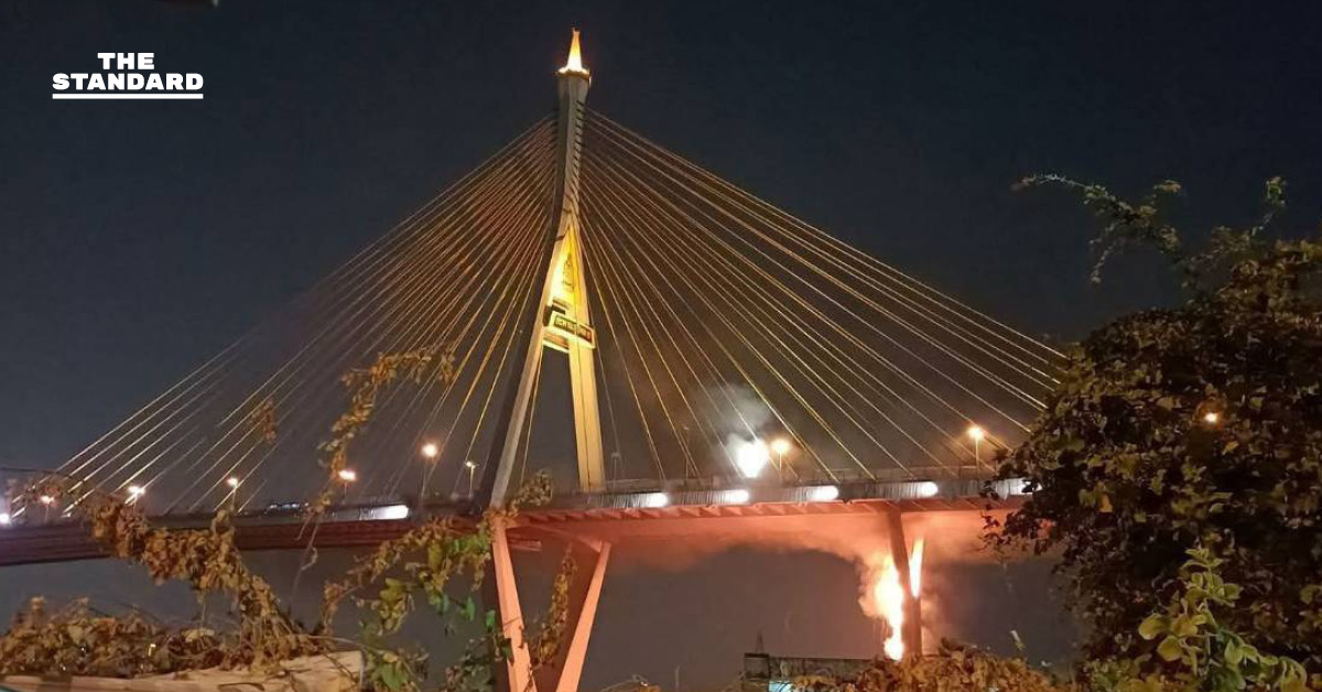 ตอม่อสะพานภูมิพล ที่ได้รับความเสียหายจากเหตุไฟไหม้ พร้อมเจ้าหน้าที่เข้าตรวจสอบ
