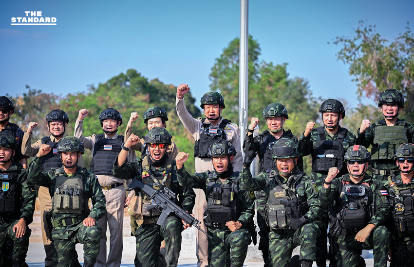 นายกรัฐมนตรี ตรวจเยี่ยมชายแดนไทย-กัมพูชา ที่สระแก้ว มอบเงินเยียวยาผู้ประสบภัยปืนใหญ่ BM-21 และให้กำลังใจทหารประจำการ 2