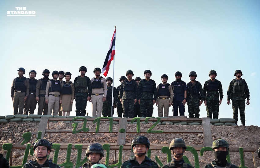 นายกรัฐมนตรี ตรวจเยี่ยมชายแดนไทย-กัมพูชา ที่สระแก้ว มอบเงินเยียวยาผู้ประสบภัยปืนใหญ่ BM-21 และให้กำลังใจทหารประจำการ 6