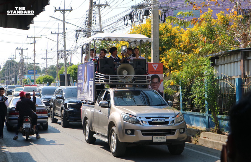 ภาพ ซาบีดา ไทยเศรษฐ์ พร้อม มัลลิกา จิระพันธุ์วาณิช หาเสียงในพื้นที่จังหวัดลพบุรี ท่ามกลางประชาชนจำนวนมาก 5
