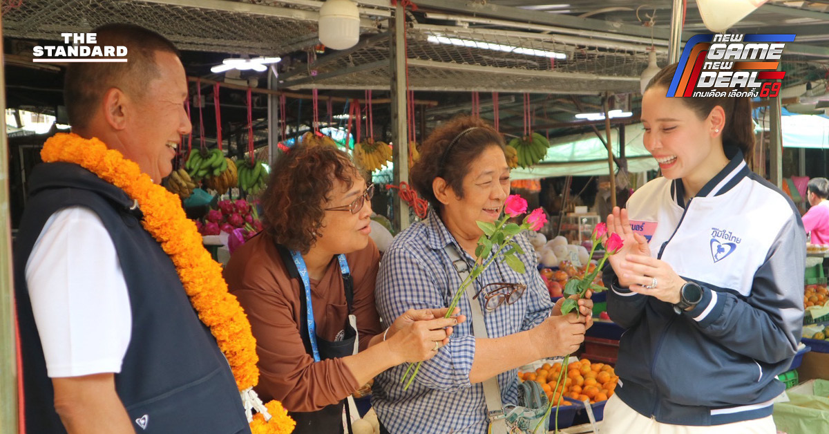 ภาพ ซาบีดา ไทยเศรษฐ์ พร้อม มัลลิกา จิระพันธุ์วาณิช หาเสียงในพื้นที่จังหวัดลพบุรี ท่ามกลางประชาชนจำนวนมาก