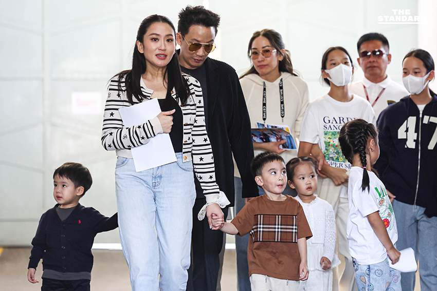 ครอบครัวชินวัตรพาหลานๆ เข้าเยี่ยม ‘คุณตา ทักษิณ’ 1