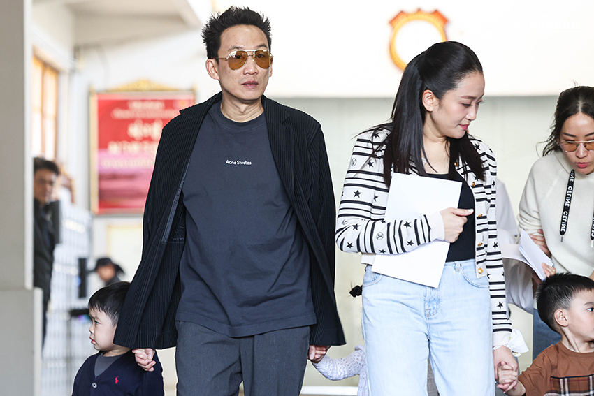 ครอบครัวชินวัตรพาหลานๆ เข้าเยี่ยม ‘คุณตา ทักษิณ’ 3