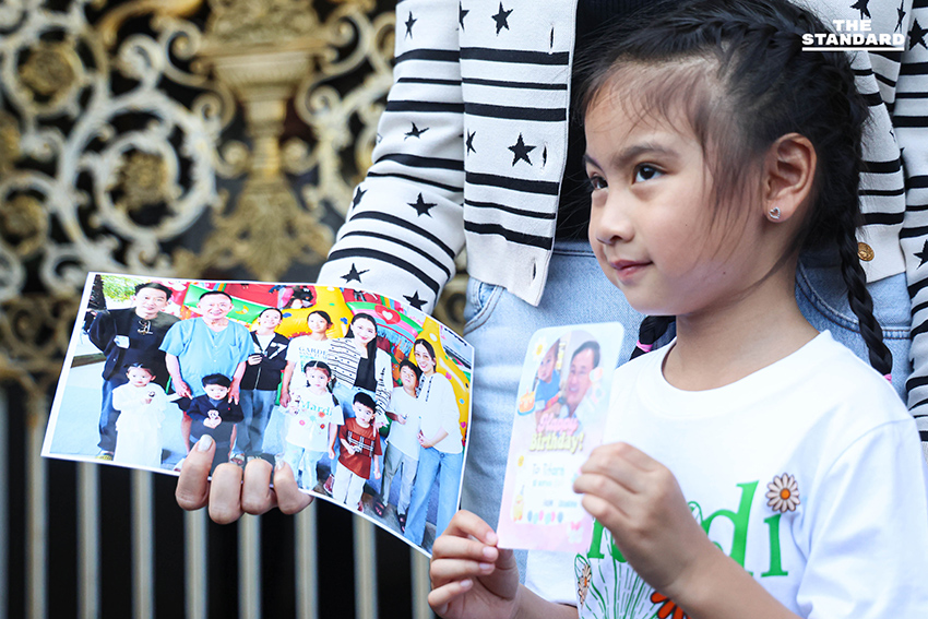 ครอบครัวชินวัตรพาหลานๆ เข้าเยี่ยม ‘คุณตา ทักษิณ’ 4