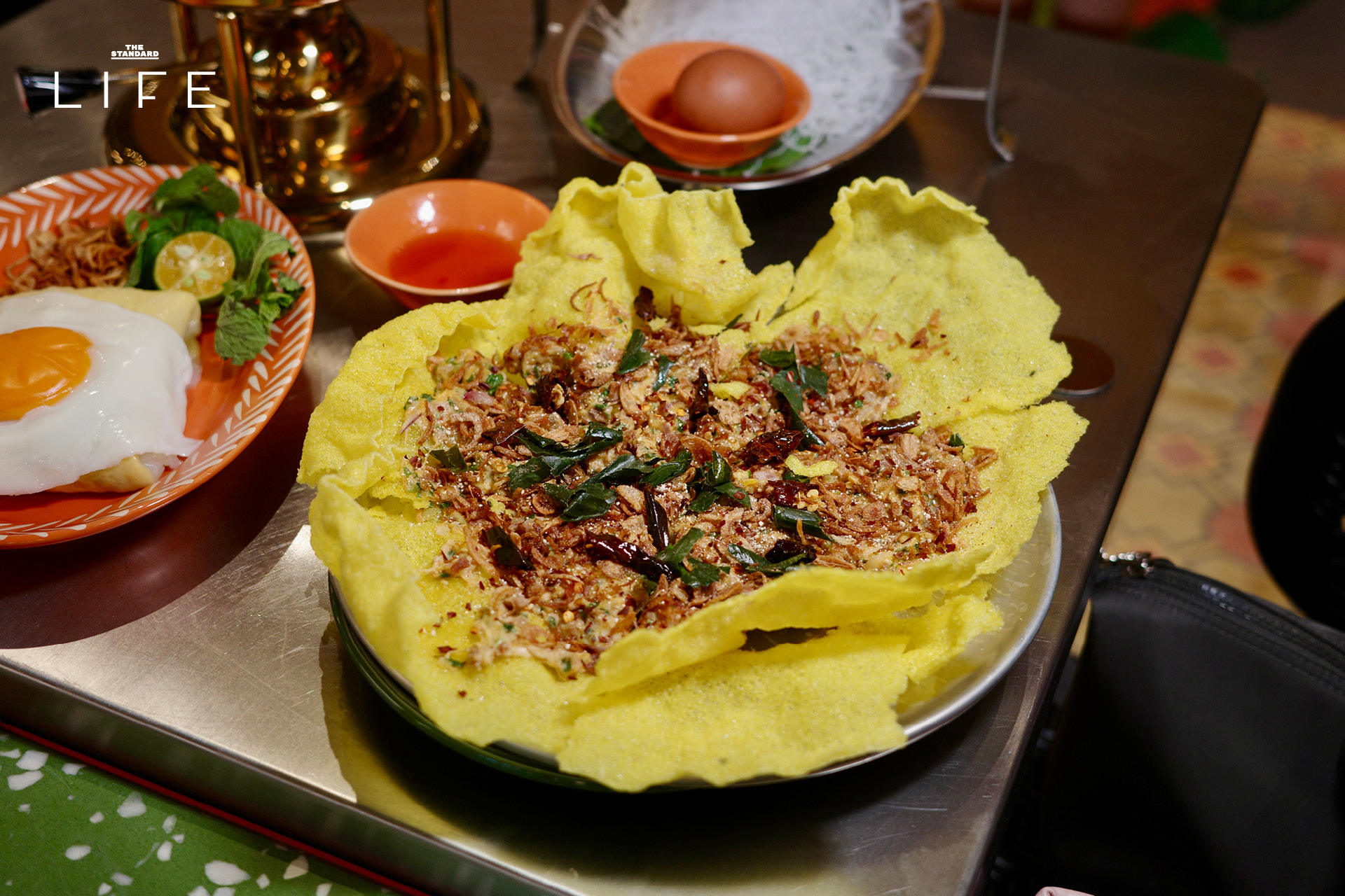 ภาพบรรยากาศร้านและเมนูอาหารอีสานเวียดนามฟิวชันจากร้านสเลญวน 5