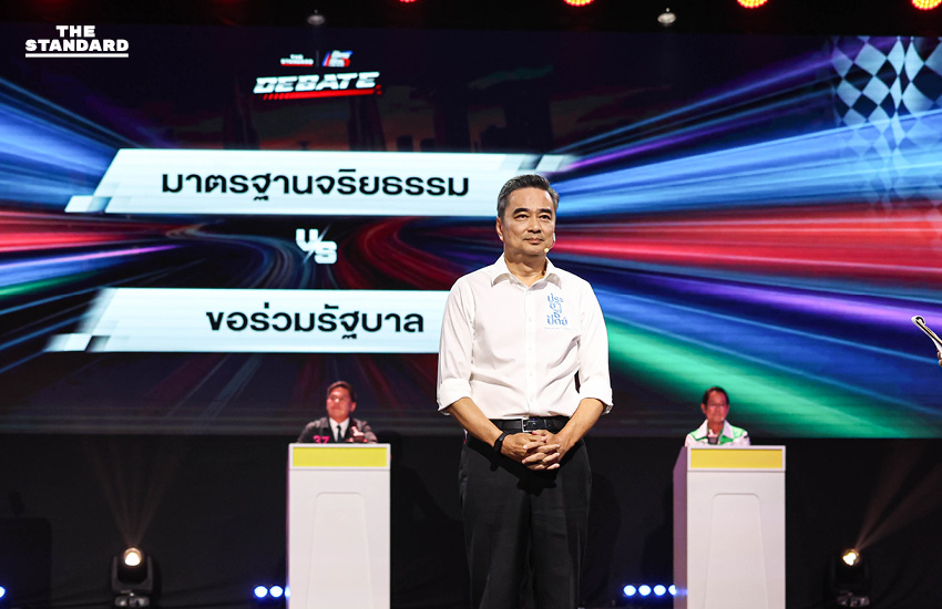 ภาพตัวแทน 5 พรรคการเมืองหลักร่วมดีเบตประชันวิสัยทัศน์บนเวที THE STANDARD DEBATE ก่อนการเลือกตั้ง 5