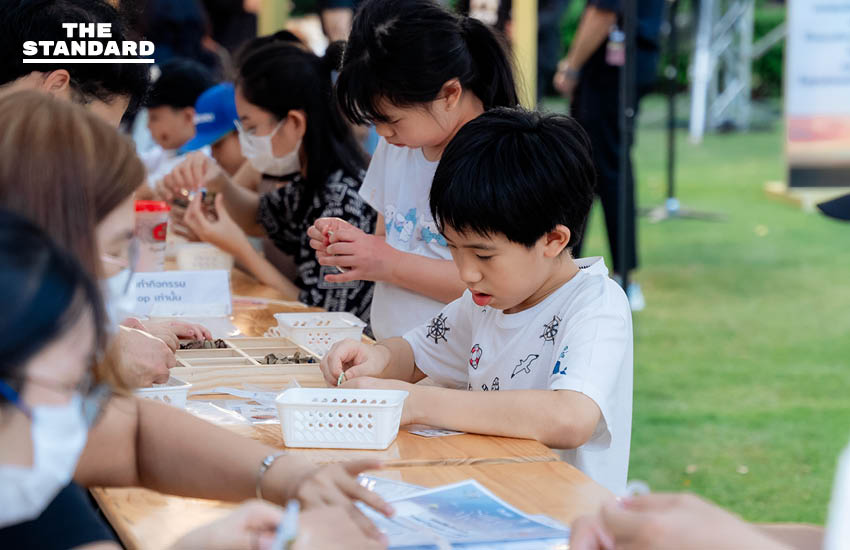 ภาพบรรยากาศการแสดงละครเพลง ‘Still On My Mind ในดวงใจนิรันดร์’ กลางสวน โดย ปตท. พร้อมแสง สี เสียงและเทคนิค Projection Mapping 6