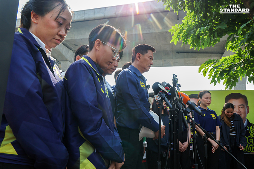 สุชัชวีร์ สุวรรณสวัสดิ์ นำผู้สมัครไทยก้าวใหม่ยืนไว้อาลัย 4
