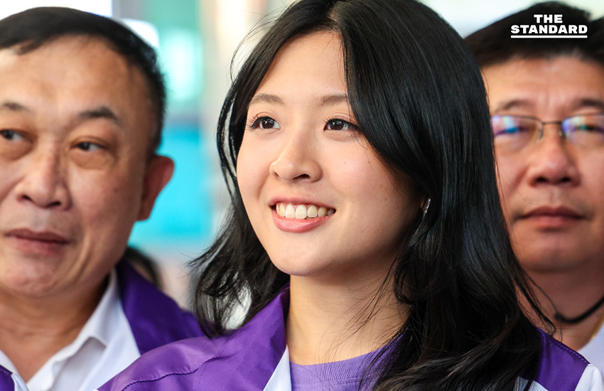 สุดารัตน์ ควงจินนี่ บุกสยาม เปิดนโยบายพรรคไทยสร้างไทย กั๊กจับมือพรรคไหน เตือนอย่าประกาศแรง ระวังจบเป็นแกงโฮะ 12