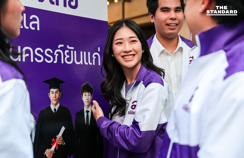 สุดารัตน์ ควงจินนี่ บุกสยาม เปิดนโยบายพรรคไทยสร้างไทย กั๊กจับมือพรรคไหน เตือนอย่าประกาศแรง ระวังจบเป็นแกงโฮะ 5