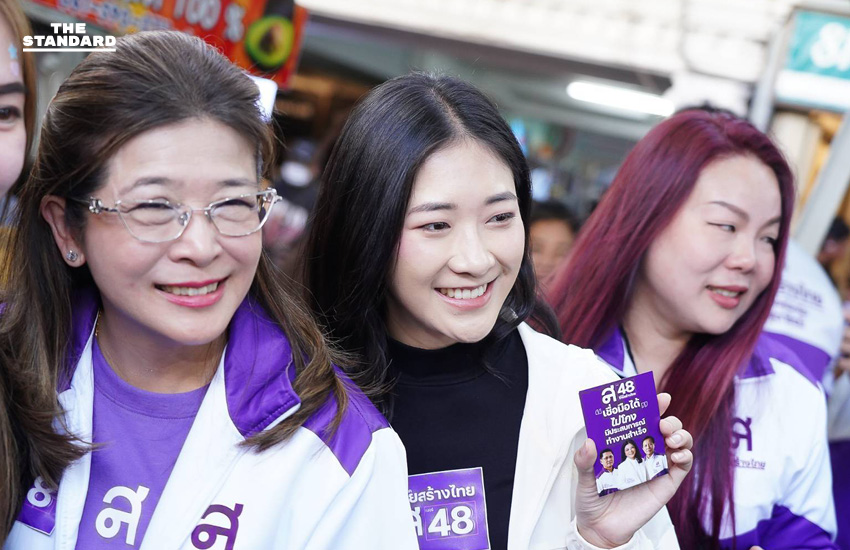 สุดารัตน์-สุรเดช เดิน ตลาดรัชดาฯ ชู ‘กองทุนตั้งตัว’ ให้พ่อค้าแม่ค้า เด็กจบใหม่ กู้ทำทุน 3