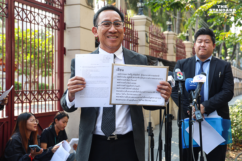 ทนายพล.ต.อ.สุรเชษฐ์บุก ตร.จี้ทบทวนอำนาจสอบคดีสินบนทองคำชี้ขัด รัฐธรรมนูญ-ยันไม่ได้ประวิงเวลา 1