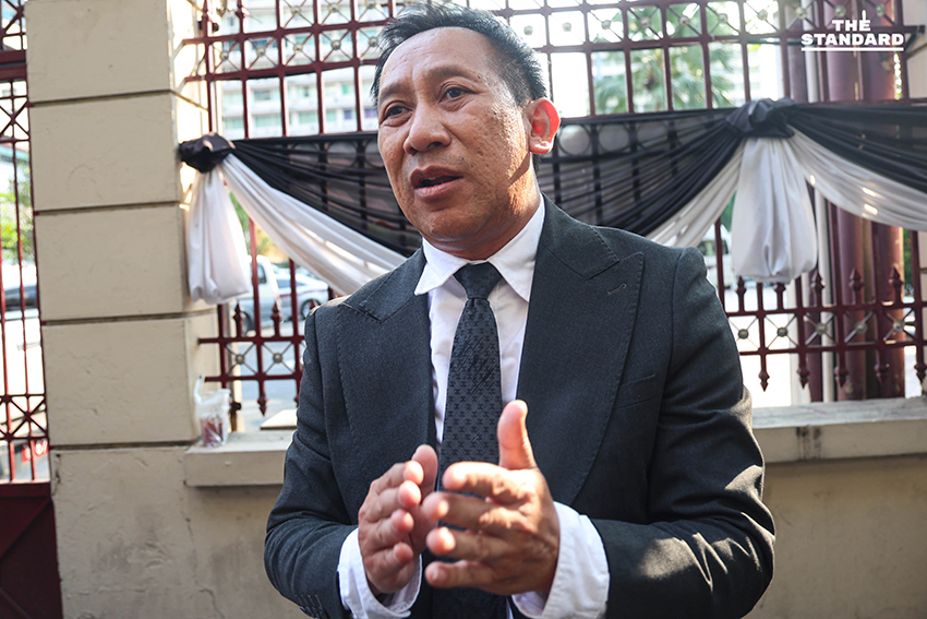 ทนายพล.ต.อ.สุรเชษฐ์บุก ตร.จี้ทบทวนอำนาจสอบคดีสินบนทองคำชี้ขัด รัฐธรรมนูญ-ยันไม่ได้ประวิงเวลา 2