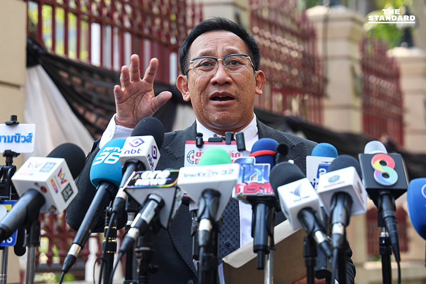 ทนายพล.ต.อ.สุรเชษฐ์บุก ตร.จี้ทบทวนอำนาจสอบคดีสินบนทองคำชี้ขัด รัฐธรรมนูญ-ยันไม่ได้ประวิงเวลา 4