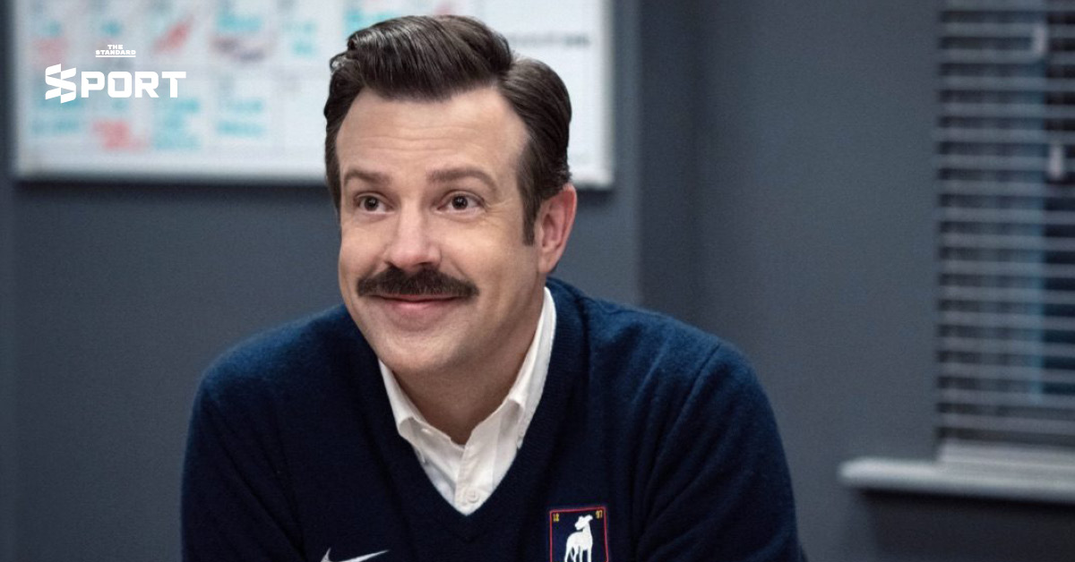 ภาพ Ted Lasso โค้ชฟุตบอล เตรียมคุมทีมฟุตบอลหญิงในซีซัน 4