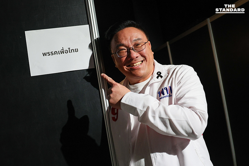 ภาพเบื้องหลังตัวแทน 5 พรรคการเมือง เตรียมขึ้นเวที THE STANDARD DEBATE 4