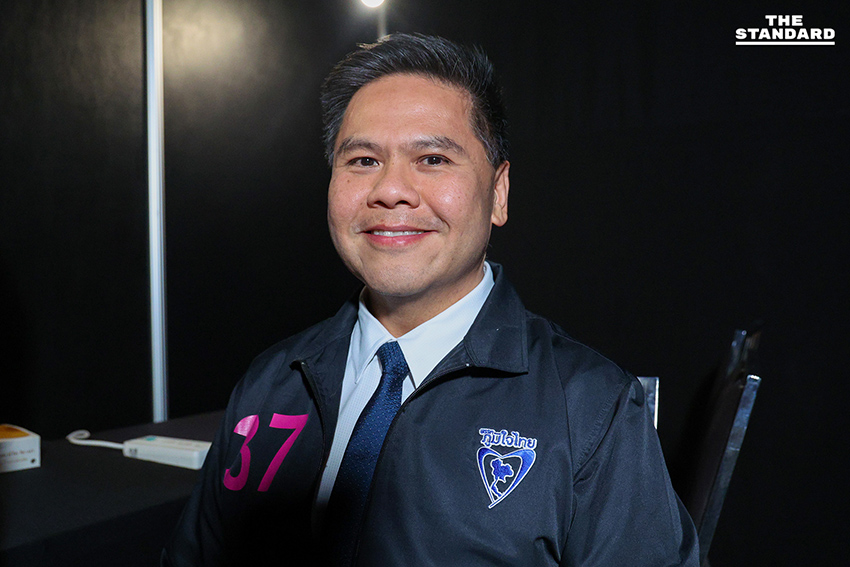 ภาพเบื้องหลังตัวแทน 5 พรรคการเมือง เตรียมขึ้นเวที THE STANDARD DEBATE 5